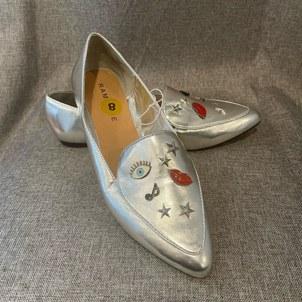 RAMPAGE Silver Embellished Metallic Flats Loafers Sz 8 EUC NWOT Rare